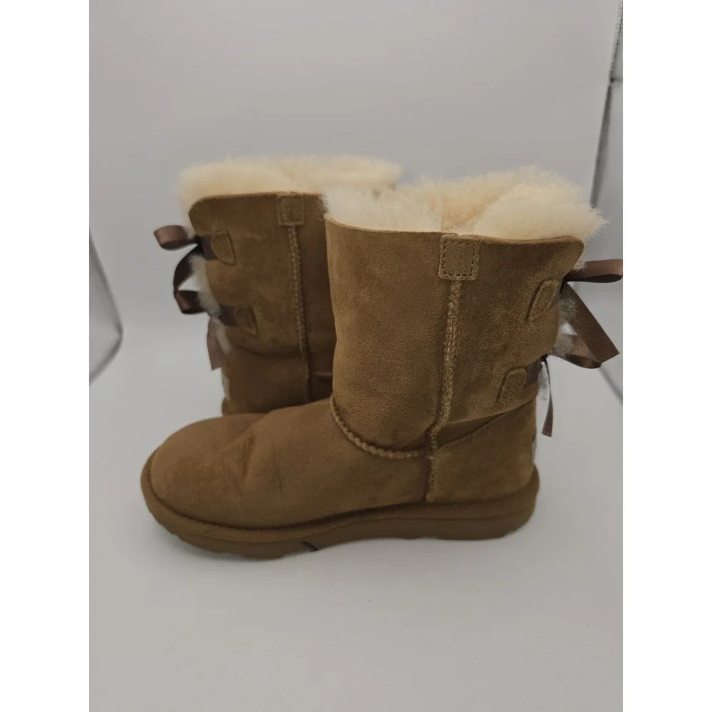 UGG Youth Bailey Bow II Sheepskin Boots Chestnut Size 4 Youth